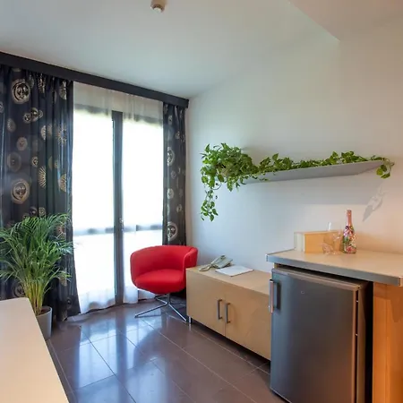 Aparthotel Matrix & 4*