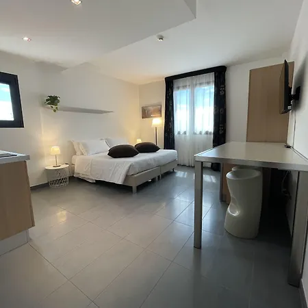 Ξενοδοχείο με διαμερίσματα Matrix & 4*